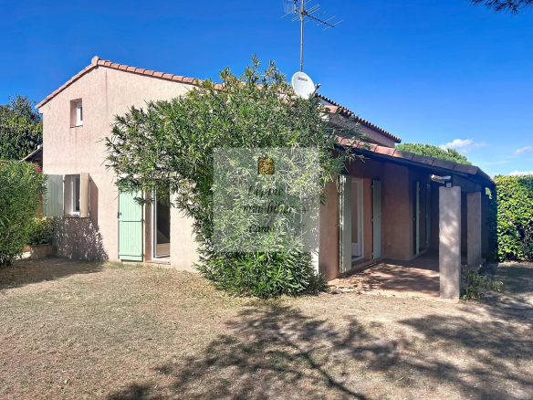 Villa 4 pièces avec jardin, garage, parkings.