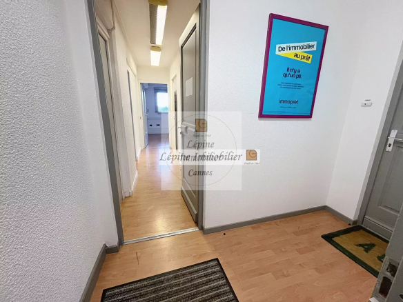 MOUGINS – CHEMIN DES CAMPELIÈRES – BUREAUX 100 M² – 3 PARKINGS