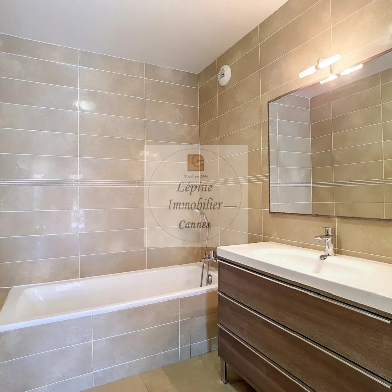 Cannes Palm Beach, 4P de 100m² avec double box.