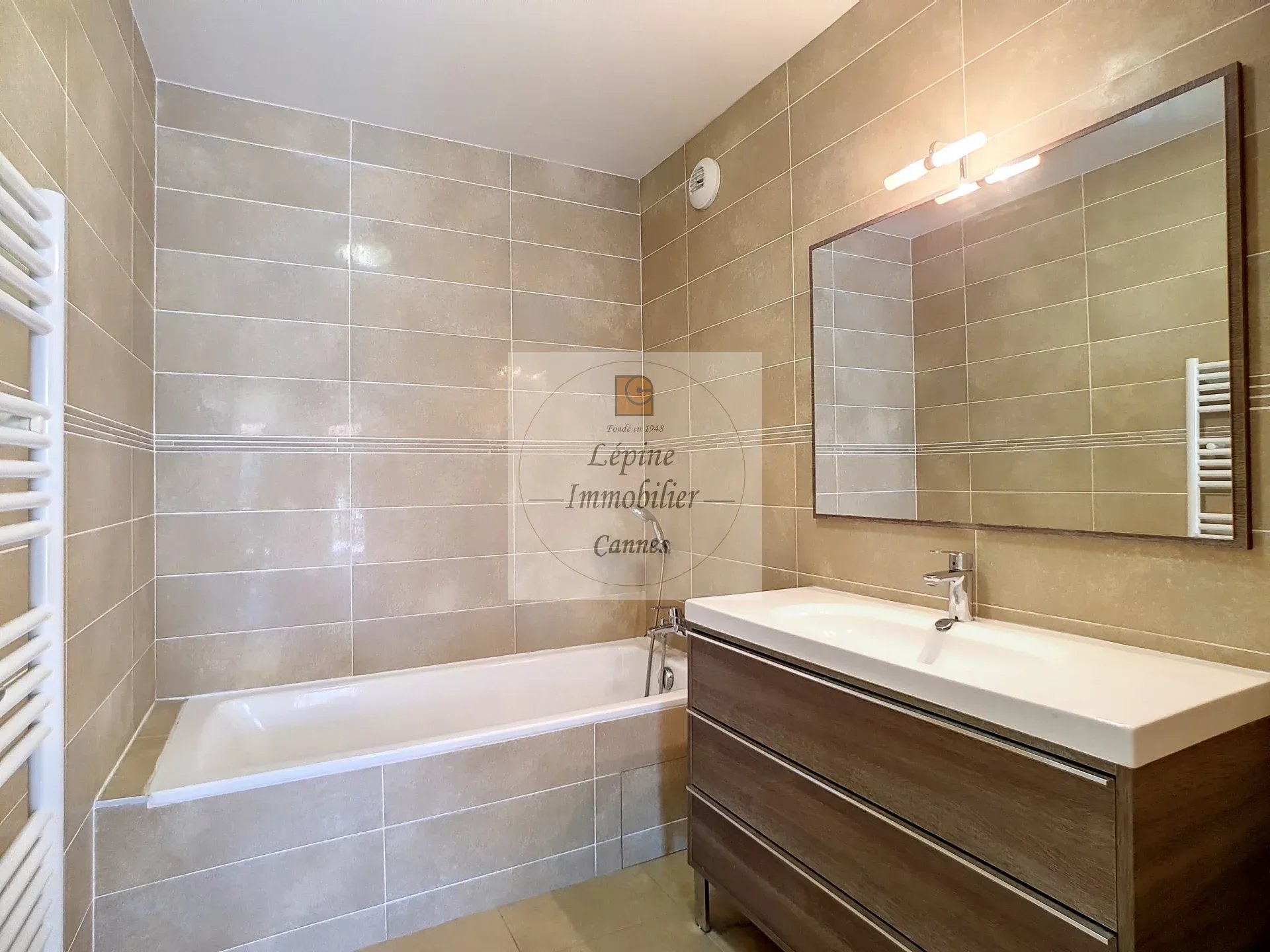 Cannes Palm Beach, 4P de 100m² avec double box.