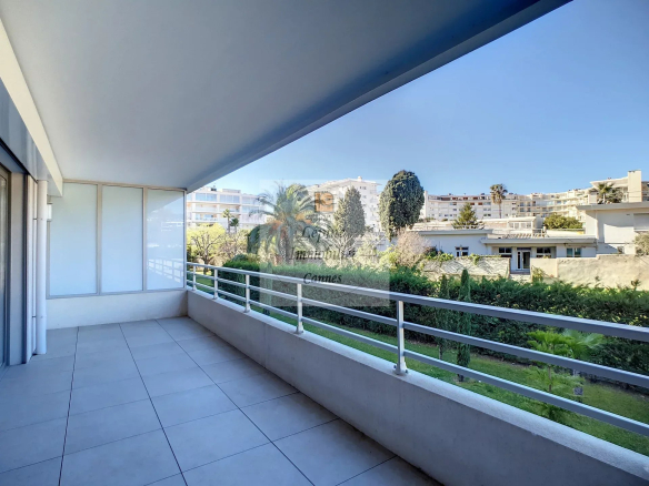 Cannes Palm Beach, 4P de 100m² avec double box.