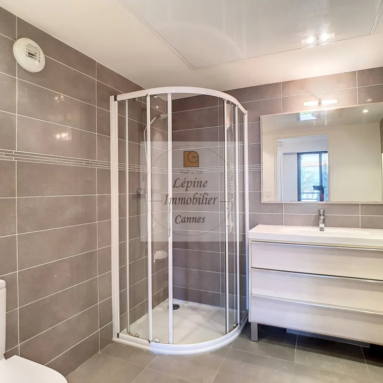 Cannes Palm Beach, 4P de 100m² avec double box.