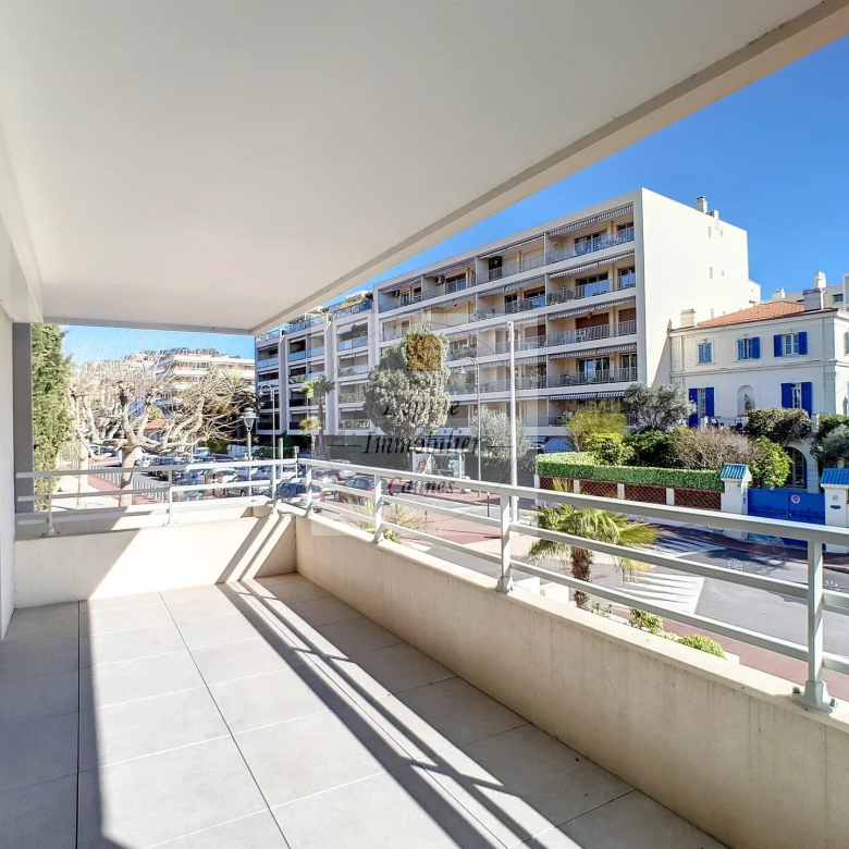 Cannes Palm Beach, 4P de 100m² avec double box.