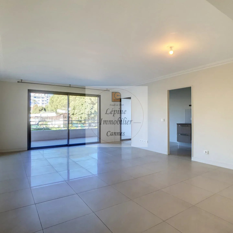 Cannes Palm Beach, 4P de 100m² avec double box.
