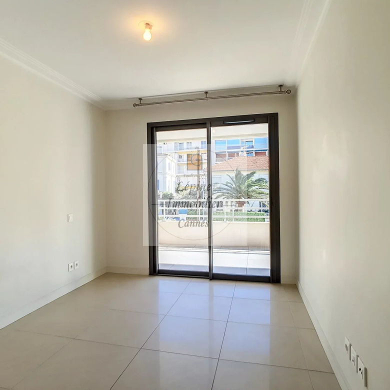 Cannes Palm Beach, 4P de 100m² avec double box.