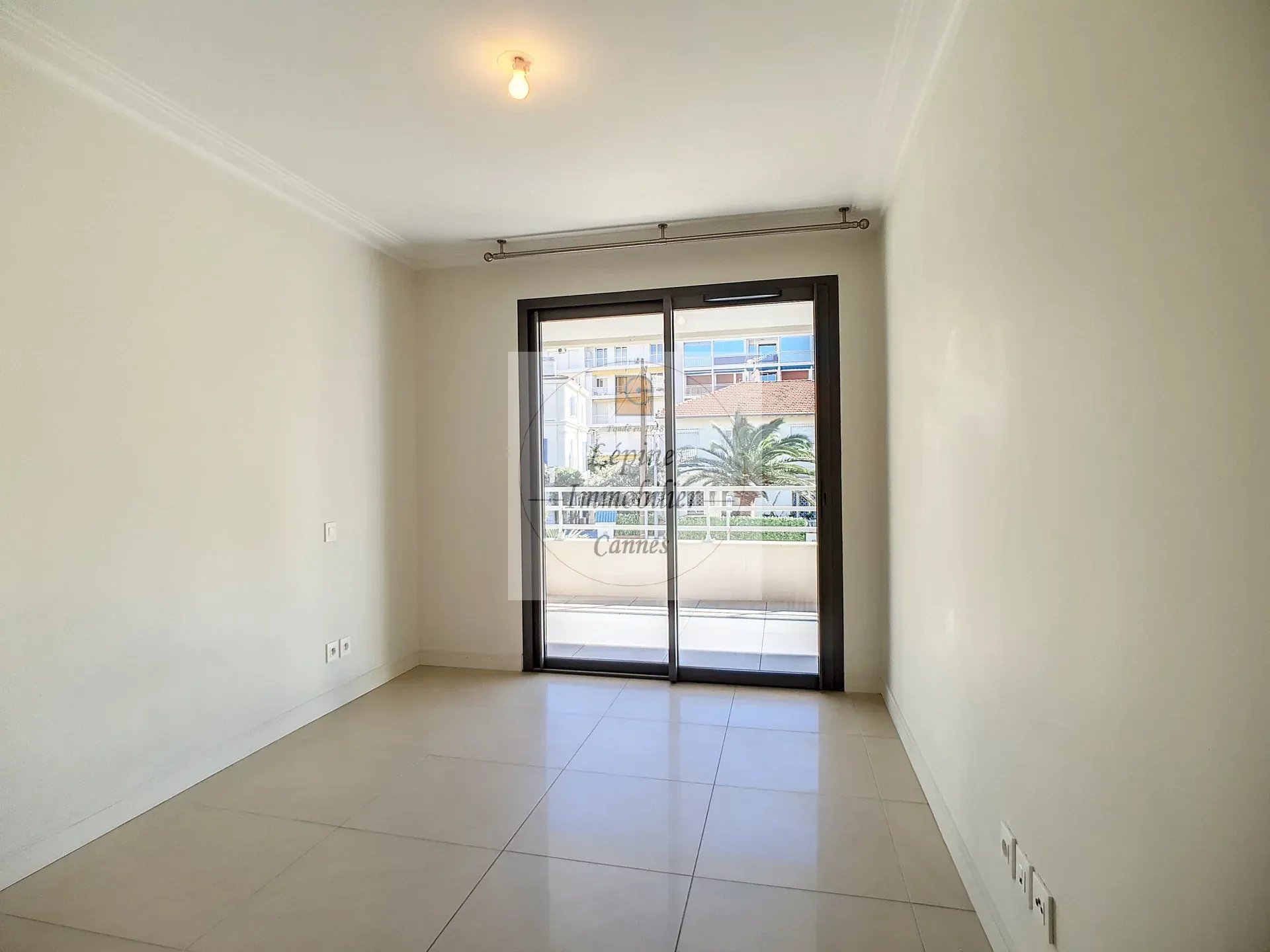 Cannes Palm Beach, 4P de 100m² avec double box.