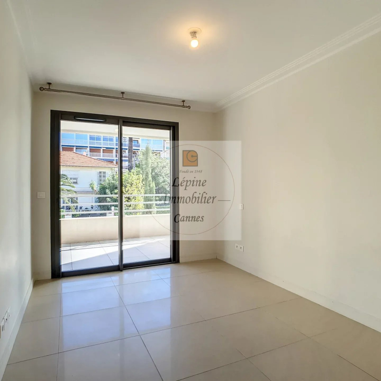 Cannes Palm Beach, 4P de 100m² avec double box.
