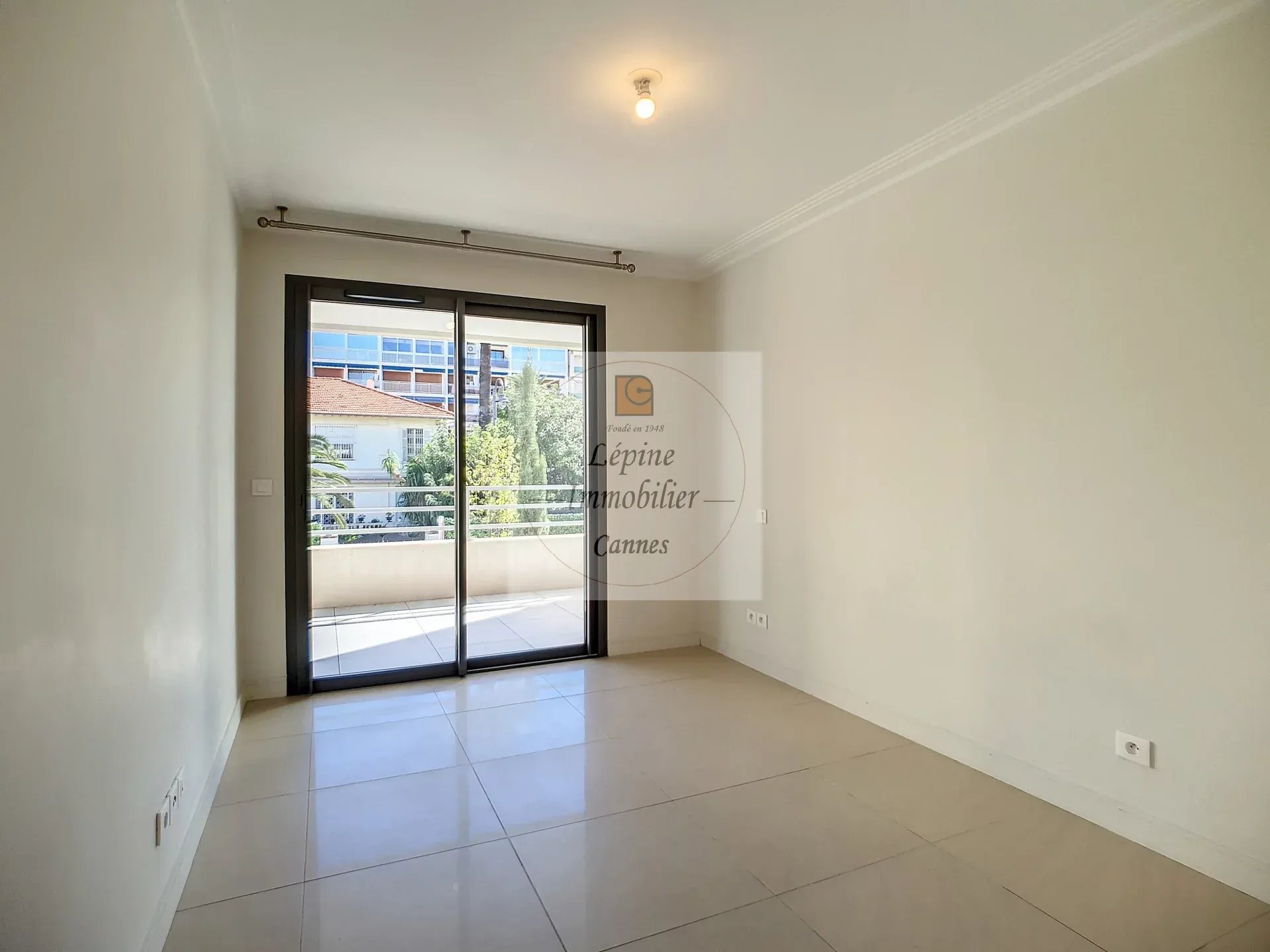 Cannes Palm Beach, 4P de 100m² avec double box.