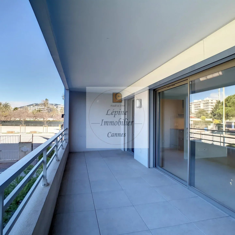 Cannes Palm Beach, 4P de 100m² avec double box.