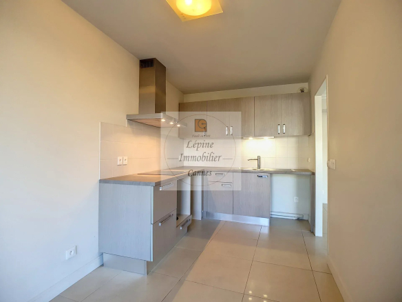 Cannes Palm Beach, 4P de 100m² avec double box.