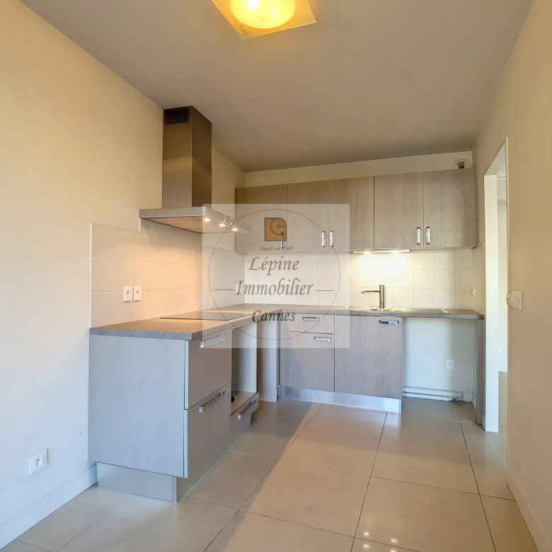Cannes Palm Beach, 4P de 100m² avec double box.