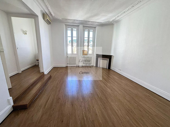 APPARTEMENT 6 PIECES VIDE – VOLUMES, CARACTERE, SITUATION CENTRALE
