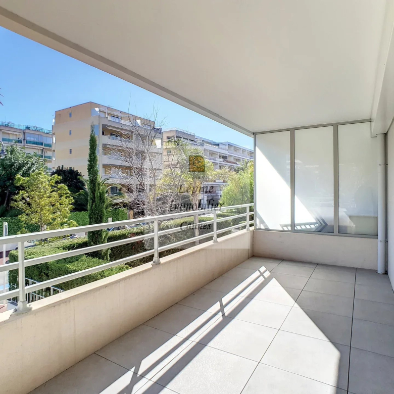 Cannes Palm Beach, 4P de 100m² avec double box.
