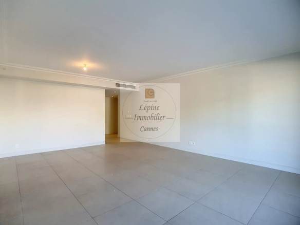 Cannes Palm Beach, 4P de 100m² avec double box.