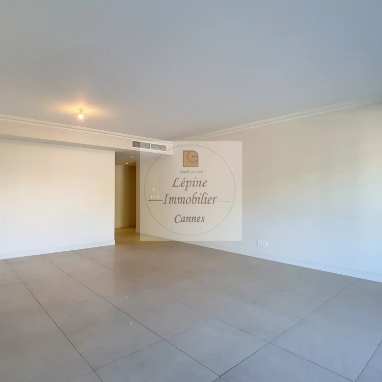Cannes Palm Beach, 4P de 100m² avec double box.