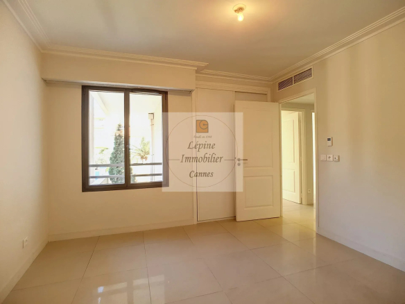 Cannes Palm Beach, 4P de 100m² avec double box.
