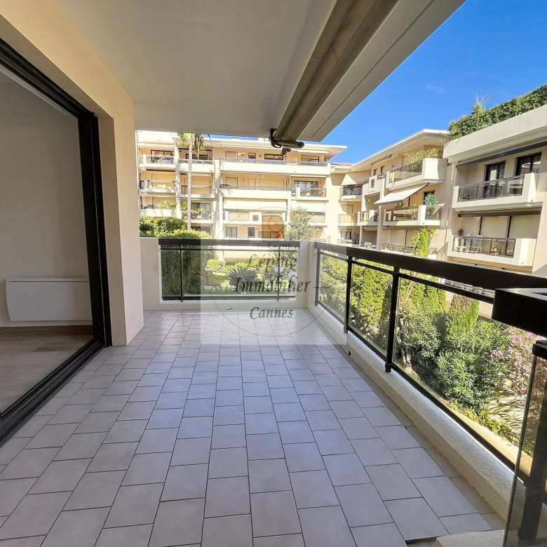 Cannes, Montrose, 2P 49m², terrasse, garage, piscine.
