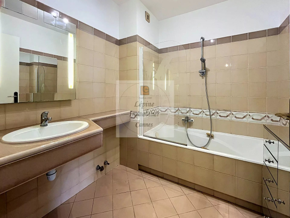 Cannes, Montrose, 2P 49m², terrasse, garage, piscine.