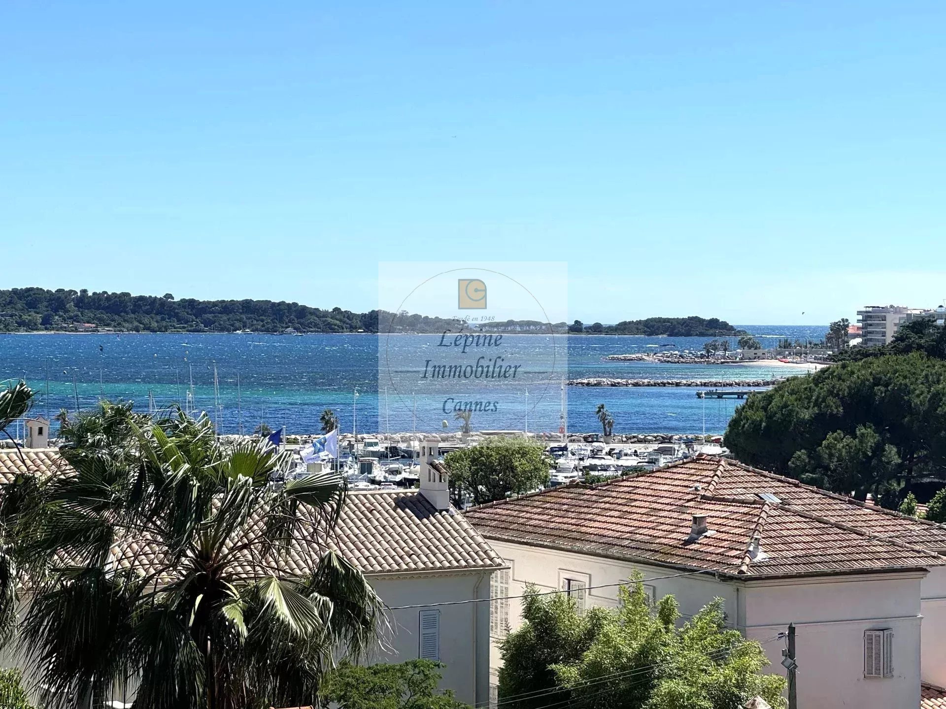 CANNES PALM BEACH – 4 PIECES – PARKING – PISCINE – VUE MER