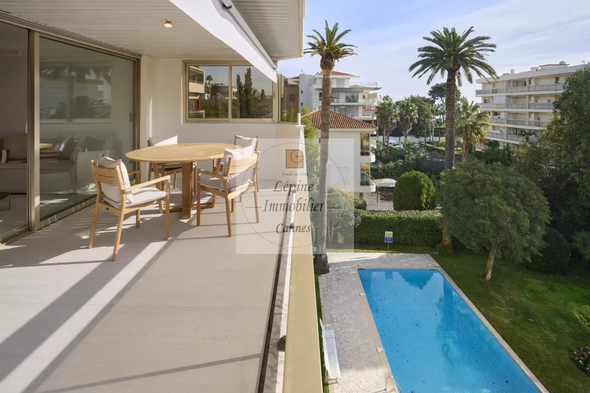 dbb39c38e8cd79021d1f9c7336b305fa_f561d63868_1920-original-10487.jpg CANNES PALM BEACH – LUXURY 4-ROOM APARTMENT – SEA VIEW
