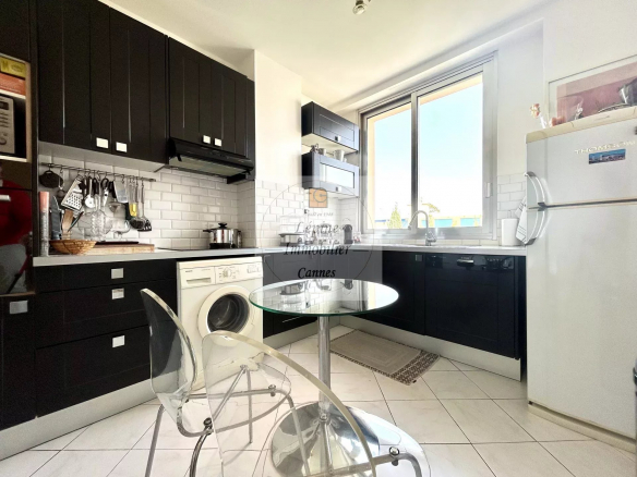 CANNES BASSE CALIFORNIE – BEAU 4 PIECES – PROCHE CROISETTE – AVANT DERNIER ETAGE