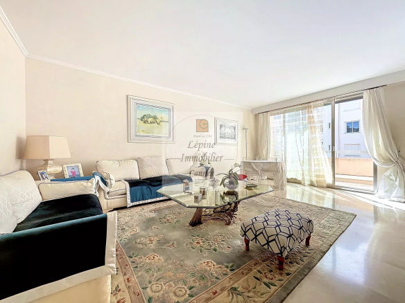 CANNES BASSE CALIFORNIE – BEAU 4 PIECES – PROCHE CROISETTE – AVANT DERNIER ETAGE
