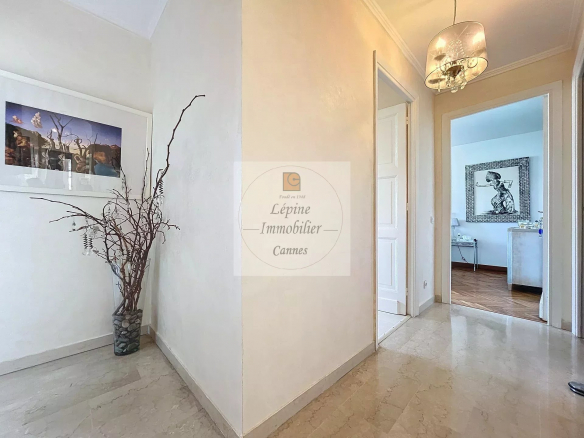 CANNES BASSE CALIFORNIE – BEAU 4 PIECES – PROCHE CROISETTE – AVANT DERNIER ETAGE