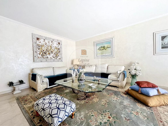 CANNES BASSE CALIFORNIE – BEAU 4 PIECES – PROCHE CROISETTE – AVANT DERNIER ETAGE