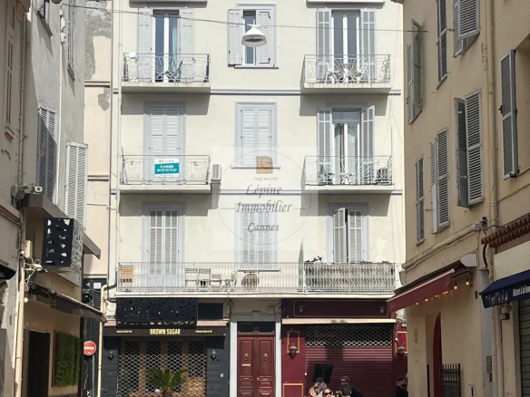 LOCAL COMMERCIAL A LOUER  – CANNES CARRE D’OR –