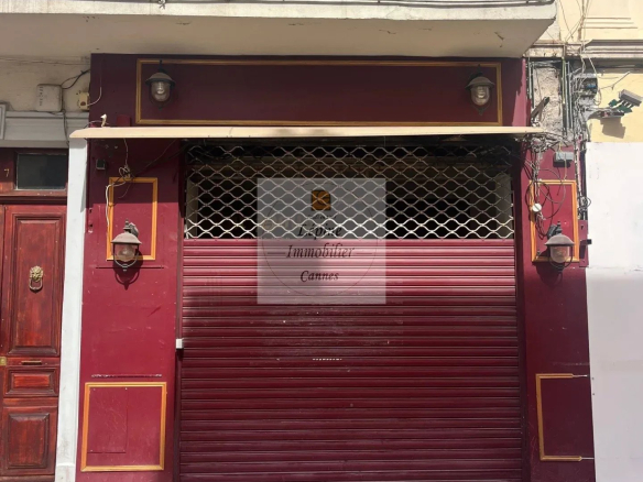 LOCAL COMMERCIAL A LOUER  – CANNES CARRE D’OR –