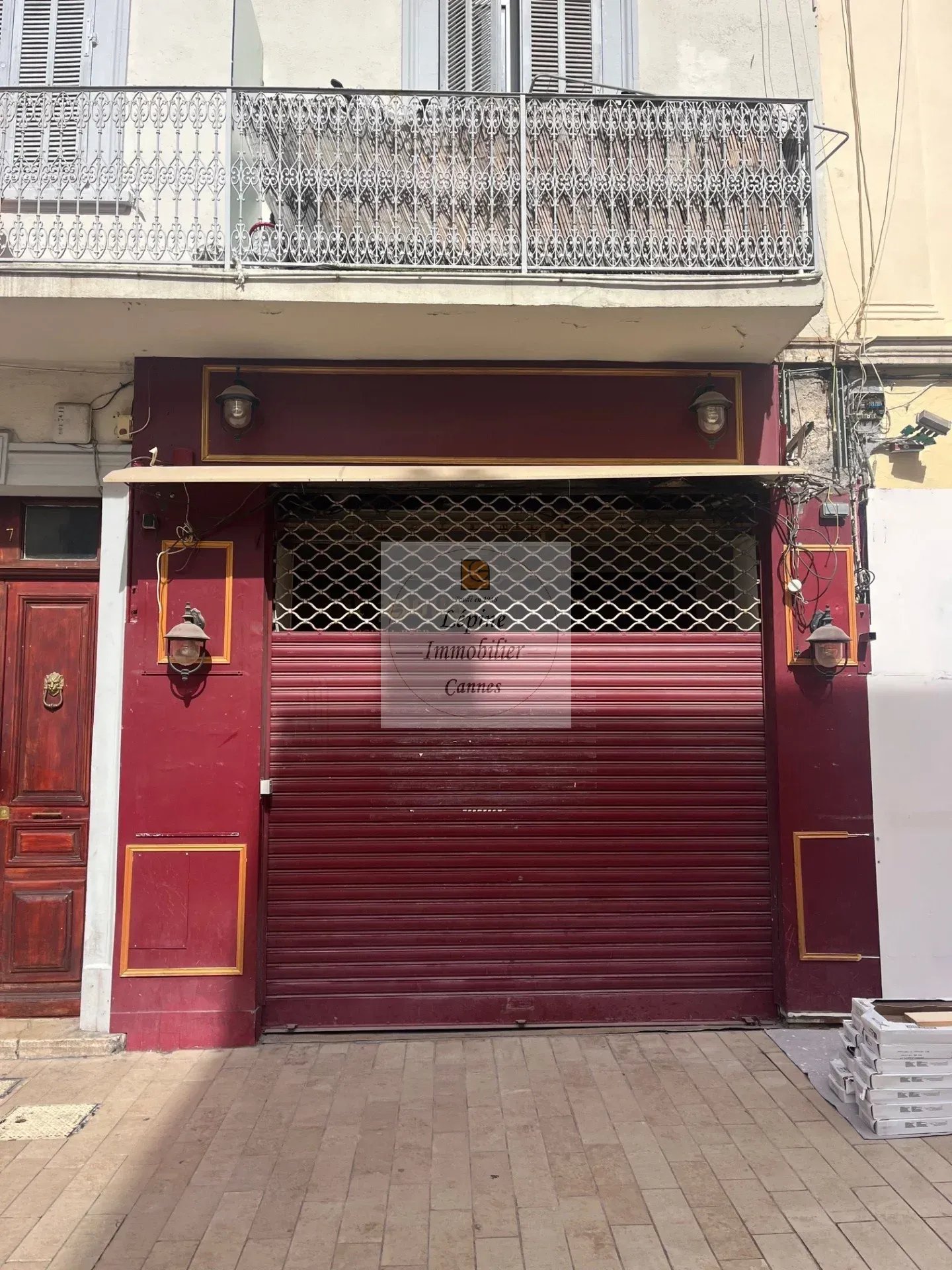 LOCAL COMMERCIAL A LOUER  – CANNES CARRE D’OR –