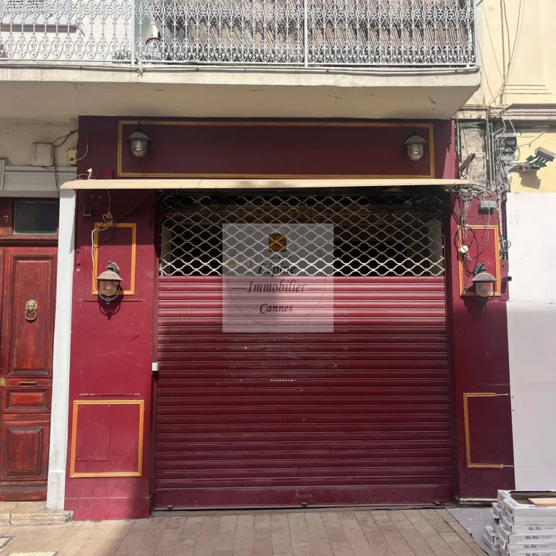 LOCAL COMMERCIAL A LOUER  – CANNES CARRE D’OR –