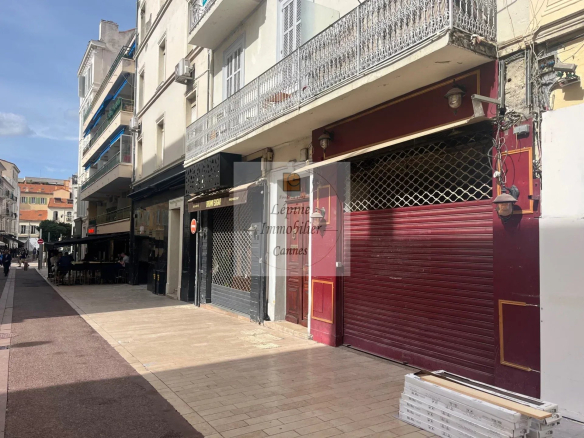 LOCAL COMMERCIAL A LOUER  – CANNES CARRE D’OR –