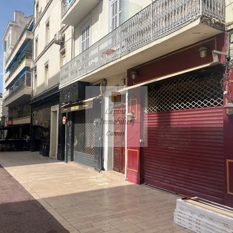 LOCAL COMMERCIAL A LOUER  – CANNES CARRE D’OR –