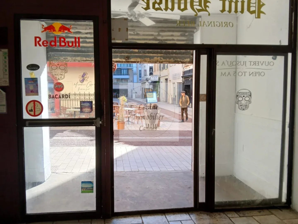 LOCAL COMMERCIAL A LOUER  – CANNES CARRE D’OR –