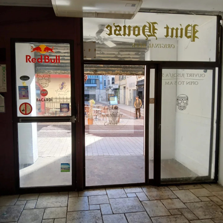 LOCAL COMMERCIAL A LOUER  – CANNES CARRE D’OR –