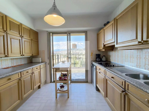 CANNES OXFORD – 3-ROOM APARTMENTS WITH SEA VIEW, TERRACE, PARKING, CELLAR