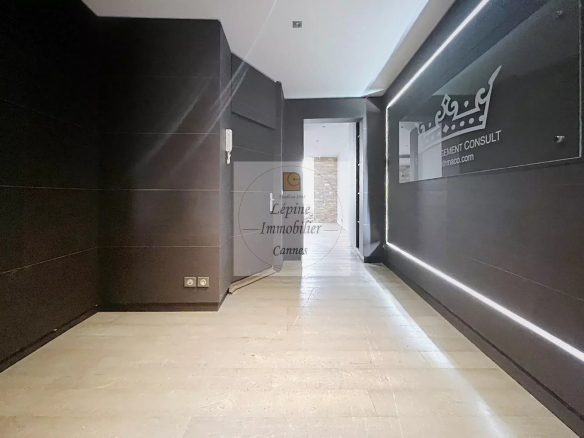 Cannes Banane, Bureaux 129m² , Rue Hoche.