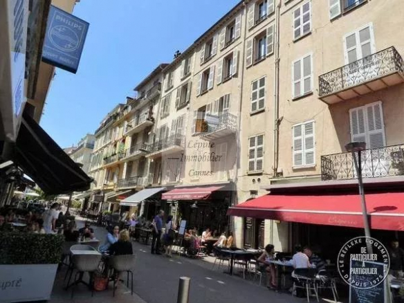Cannes Banane, Bureaux 129m² , Rue Hoche.
