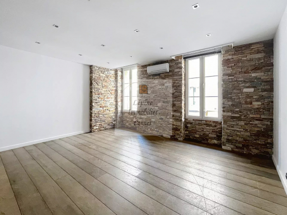Cannes Banane, Bureaux 129m² , Rue Hoche.