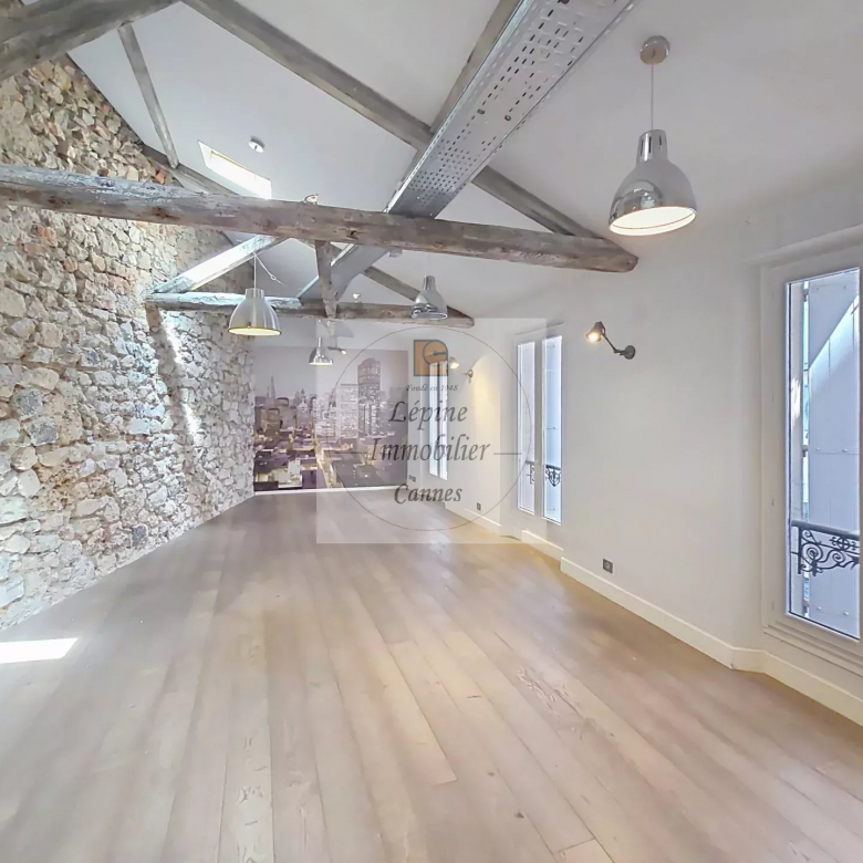 Cannes Banane, Bureaux 129m² , Rue Hoche.