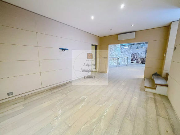 Cannes Banane, Bureaux 129m² , Rue Hoche.