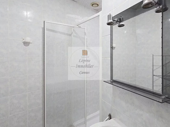 Cannes Banane, Bureaux 129m² , Rue Hoche.
