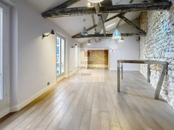Cannes Banane, Bureaux 129m² , Rue Hoche.