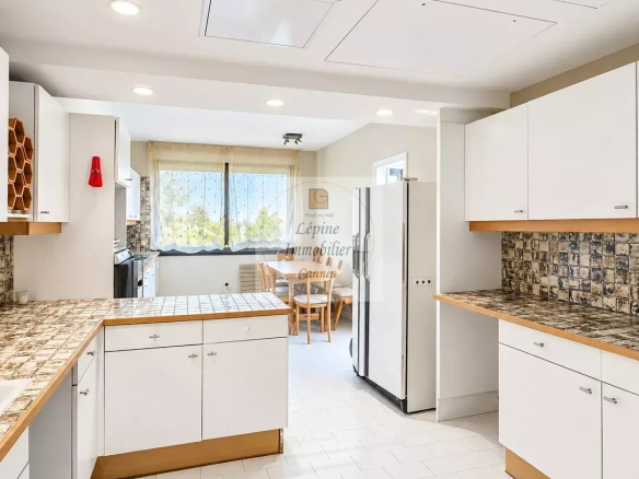 CANNES – BAS CROIX DES GARDES – 4 PIÈCES 181 M² – TERRASSE – VUE MER – PISCINE