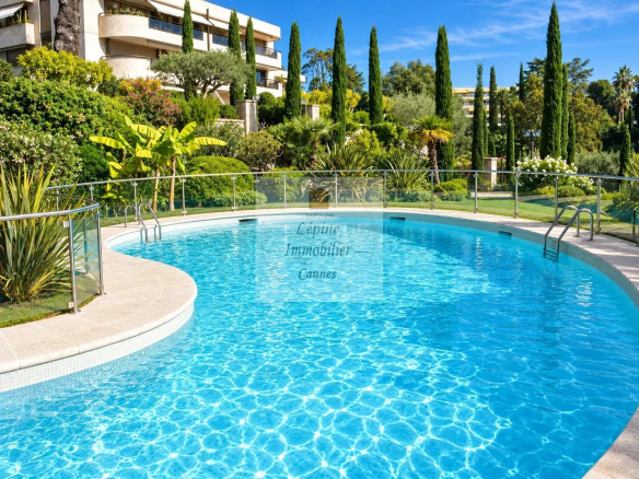 CANNES – BAS CROIX DES GARDES – 4 PIÈCES 181 M² – TERRASSE – VUE MER – PISCINE