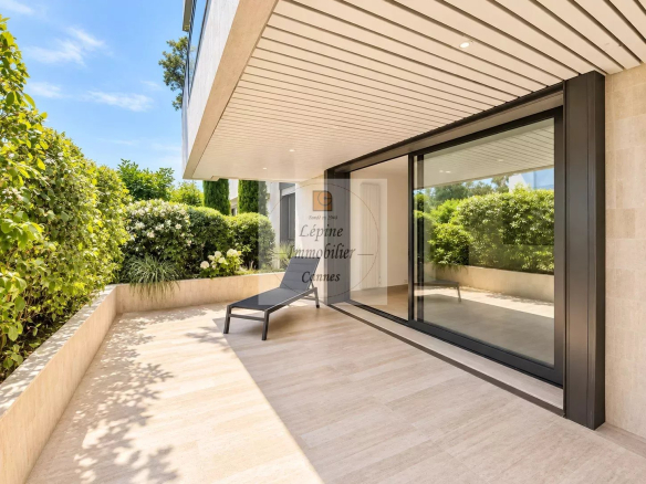 CANNES – BAS CROIX DES GARDES – 4 PIÈCES 181 M² – TERRASSE – VUE MER – PISCINE