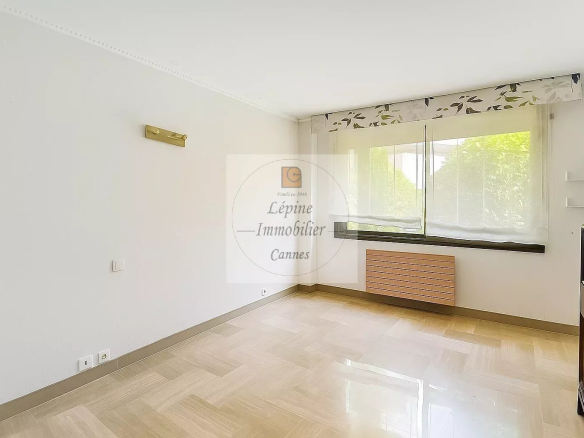 CANNES – BAS CROIX DES GARDES – 4 PIÈCES 181 M² – TERRASSE – VUE MER – PISCINE