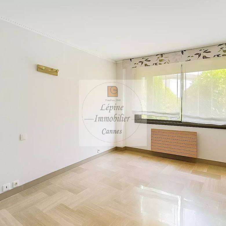 CANNES – BAS CROIX DES GARDES – 4 PIÈCES 181 M² – TERRASSE – VUE MER – PISCINE