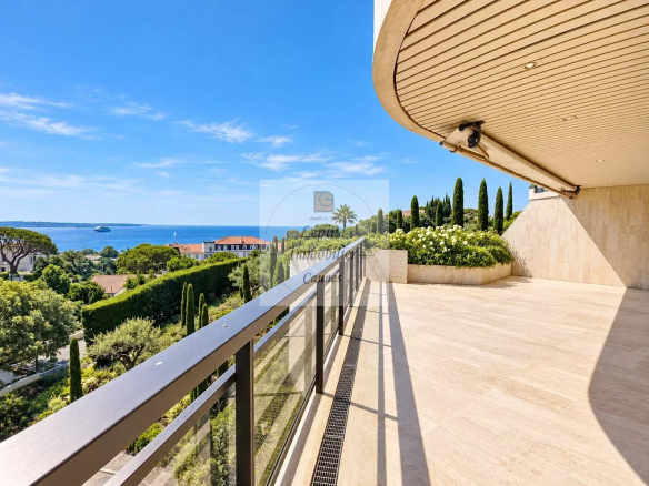 CANNES BAS CROIX DES GARDES – 4/5 CAMERE 182 M² – VISTA MARE – PARCHEGGIO E CANTINA